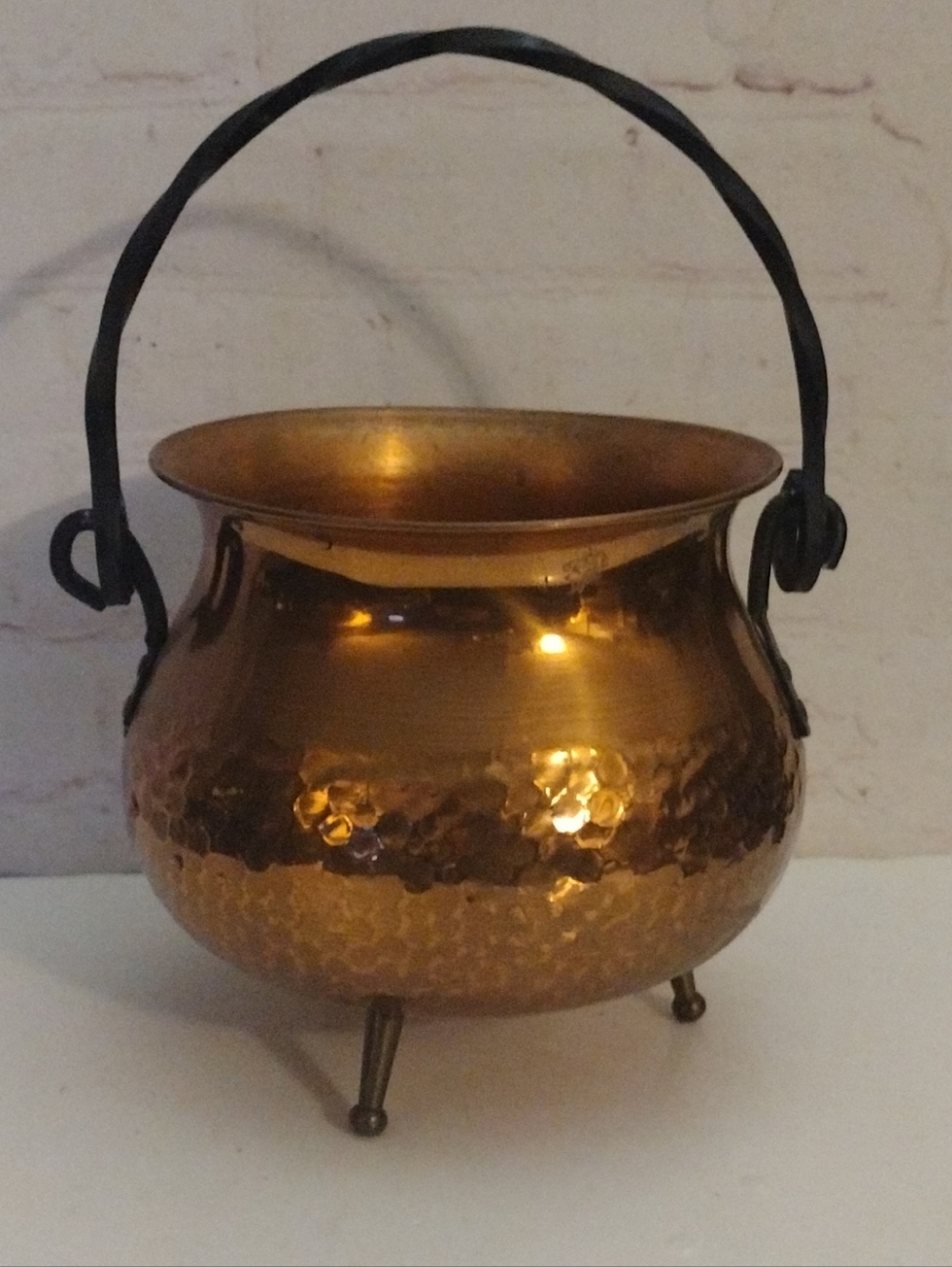 VTG Hammered Copper 3 Footed Cauldron Pot Twisted Iron Swing  Handle 5.5"